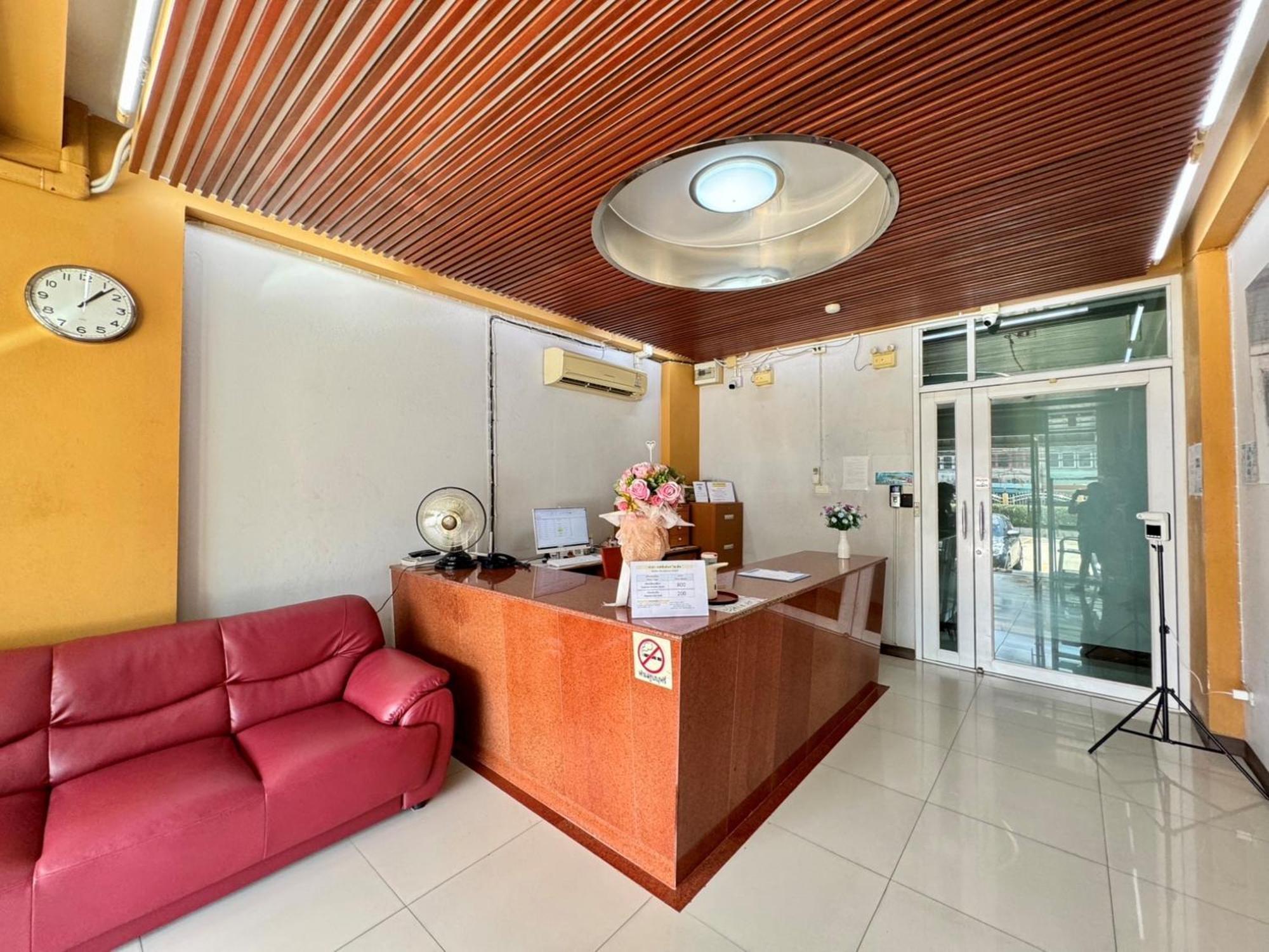 Nicha Residence Hotel Bangkok Luaran gambar