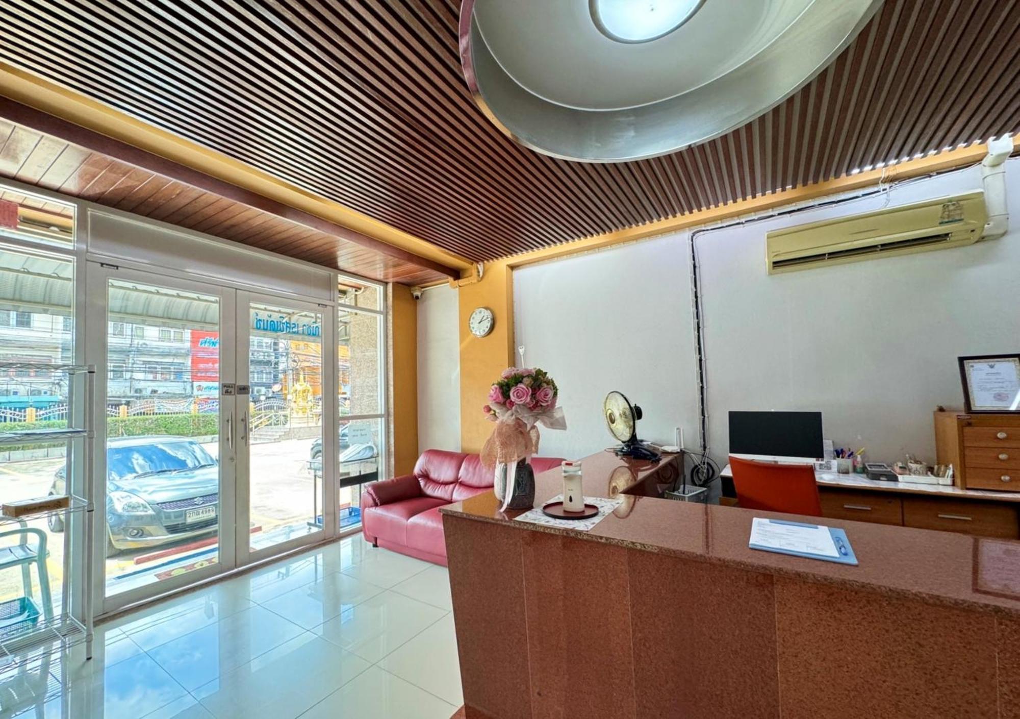 Nicha Residence Hotel Bangkok Luaran gambar