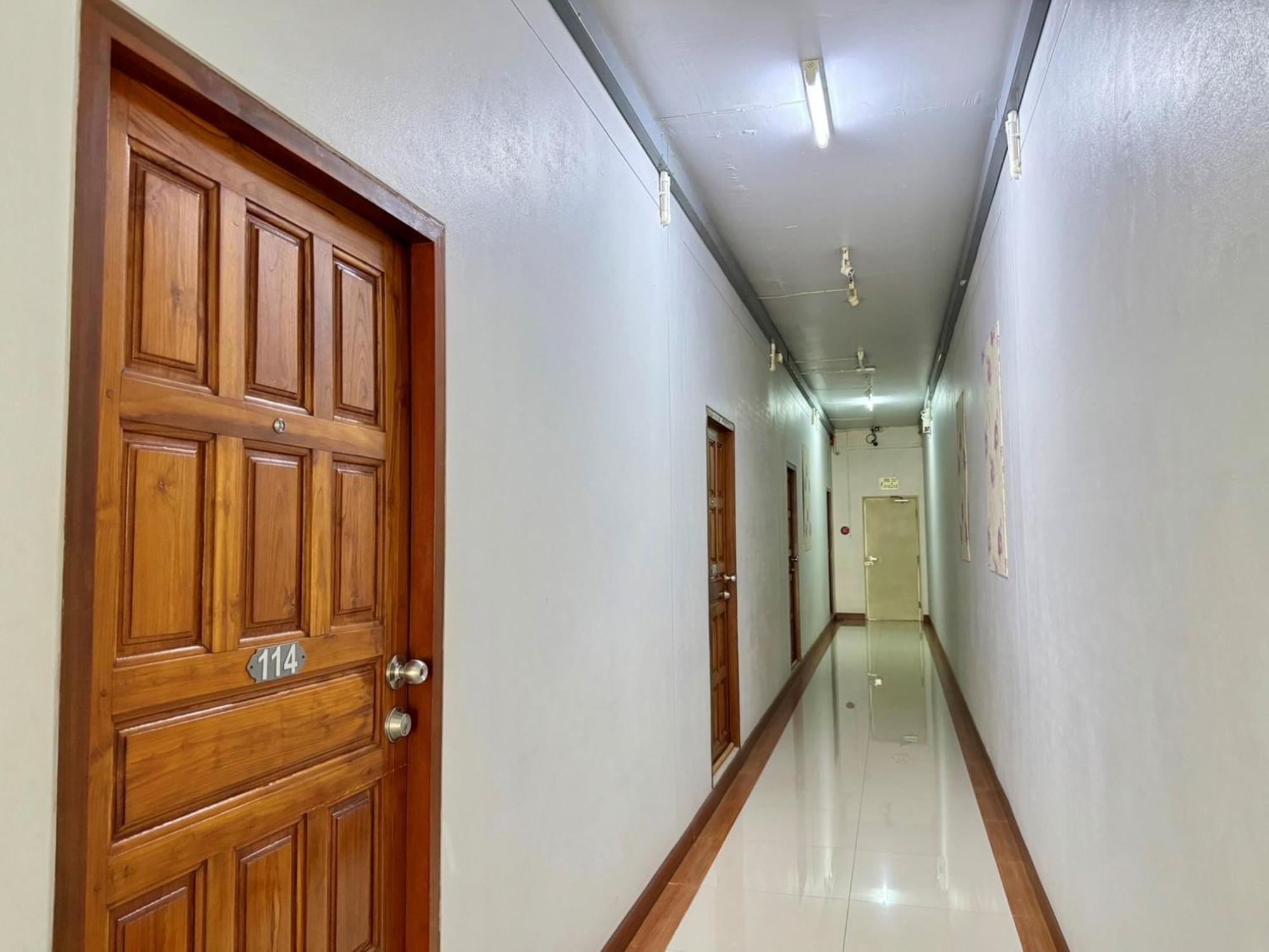 Nicha Residence Hotel Bangkok Luaran gambar