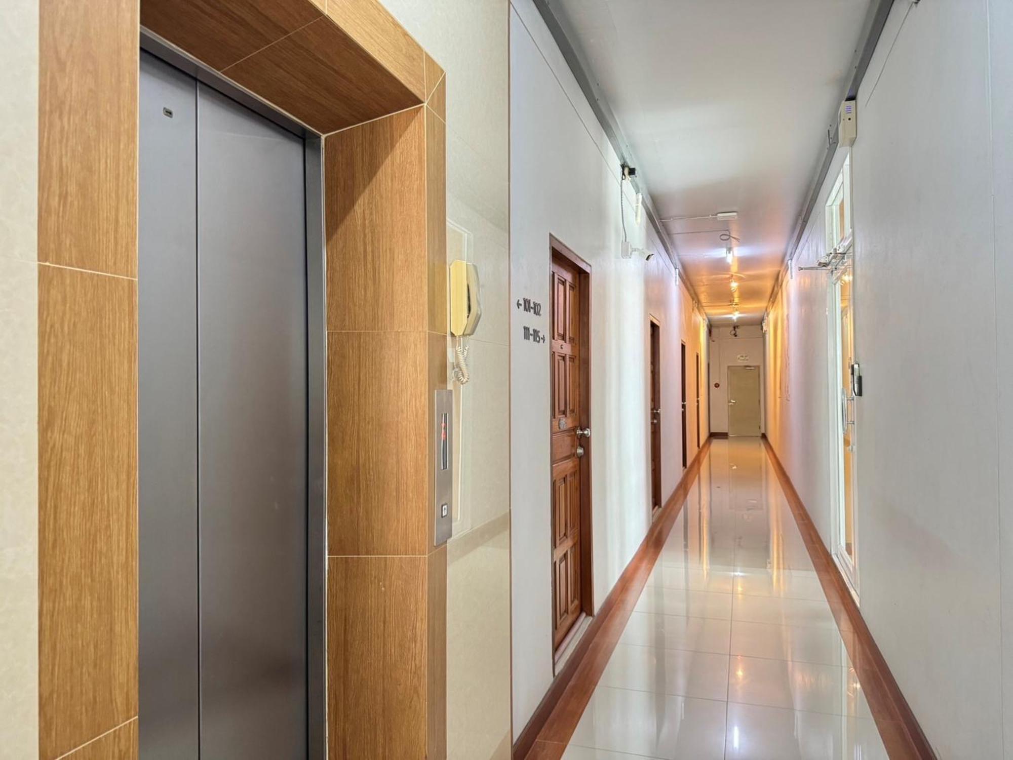 Nicha Residence Hotel Bangkok Luaran gambar