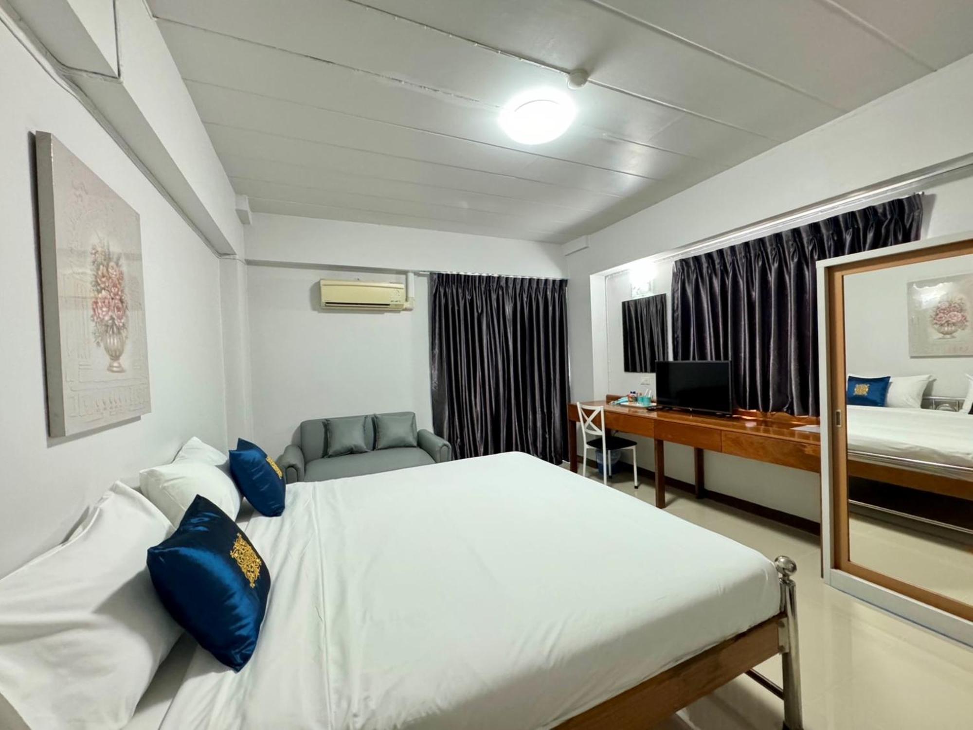 Nicha Residence Hotel Bangkok Luaran gambar