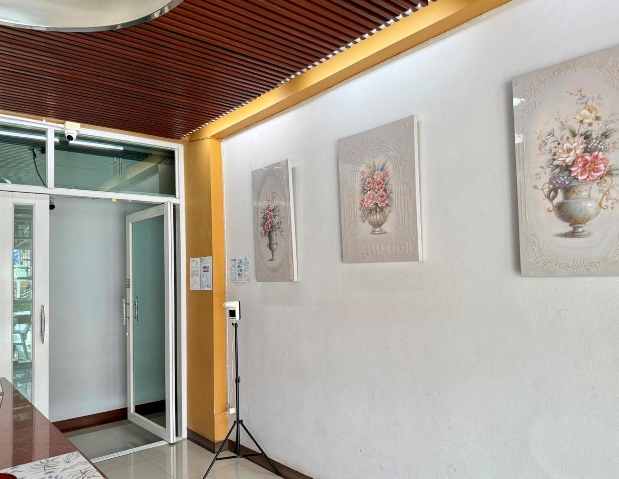 Nicha Residence Hotel Bangkok Luaran gambar
