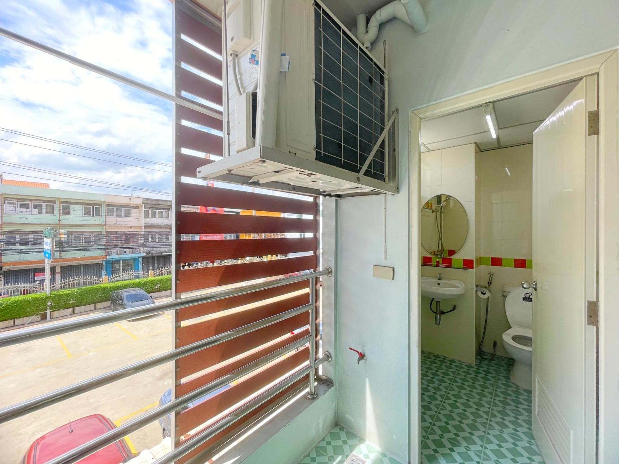 Nicha Residence Hotel Bangkok Luaran gambar