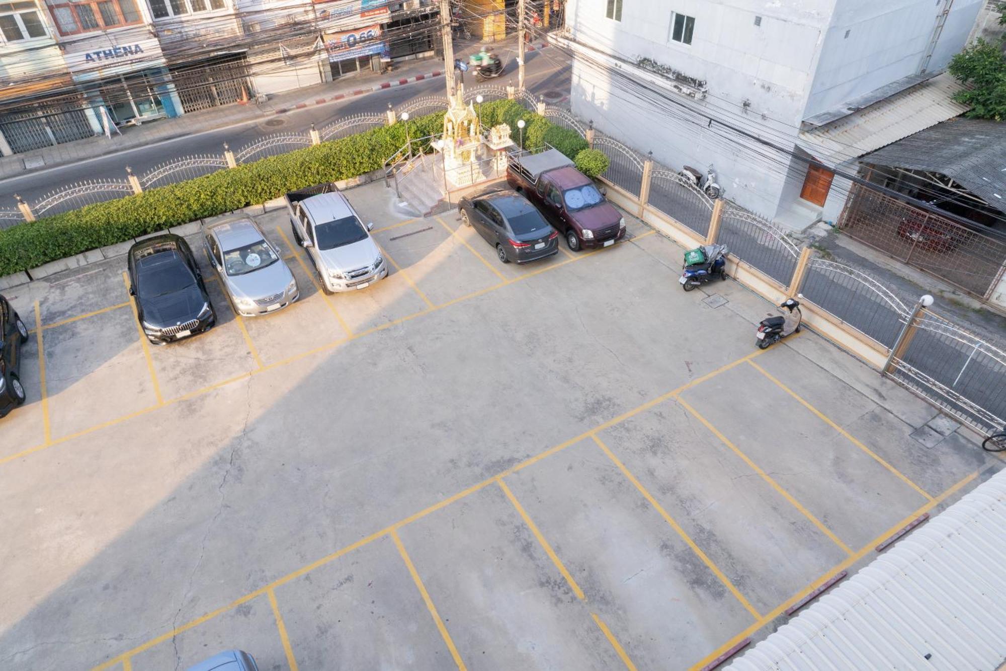 Nicha Residence Hotel Bangkok Luaran gambar