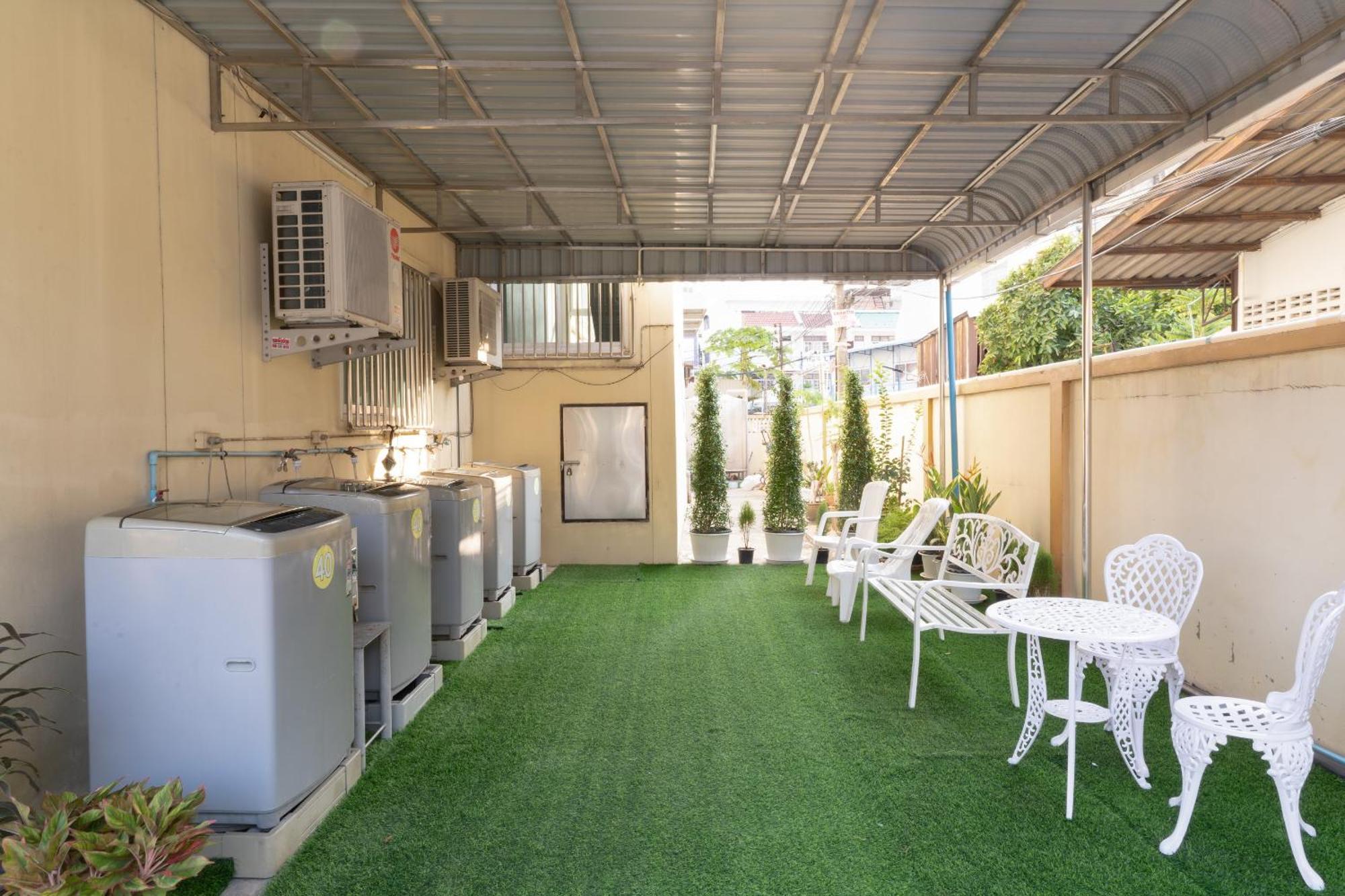 Nicha Residence Hotel Bangkok Luaran gambar