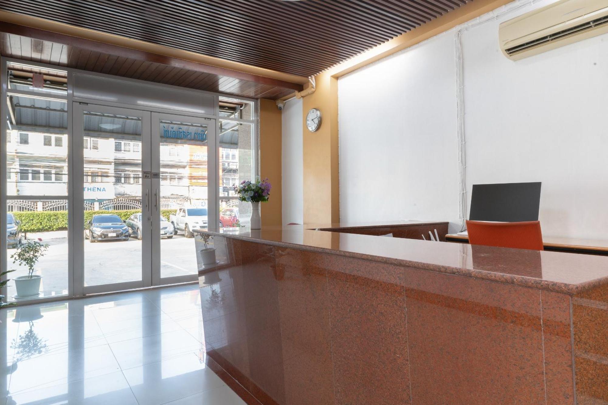 Nicha Residence Hotel Bangkok Luaran gambar