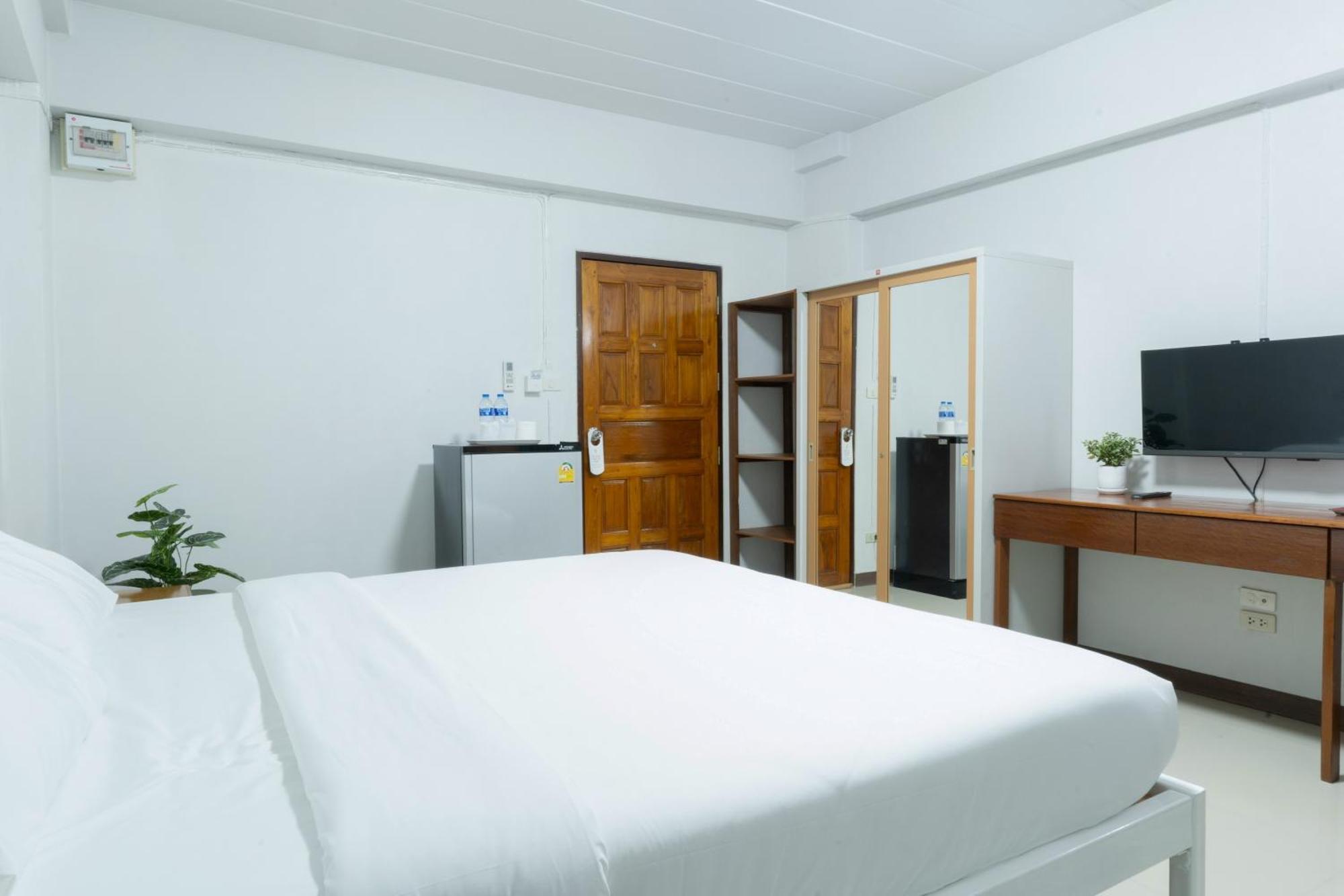 Nicha Residence Hotel Bangkok Luaran gambar