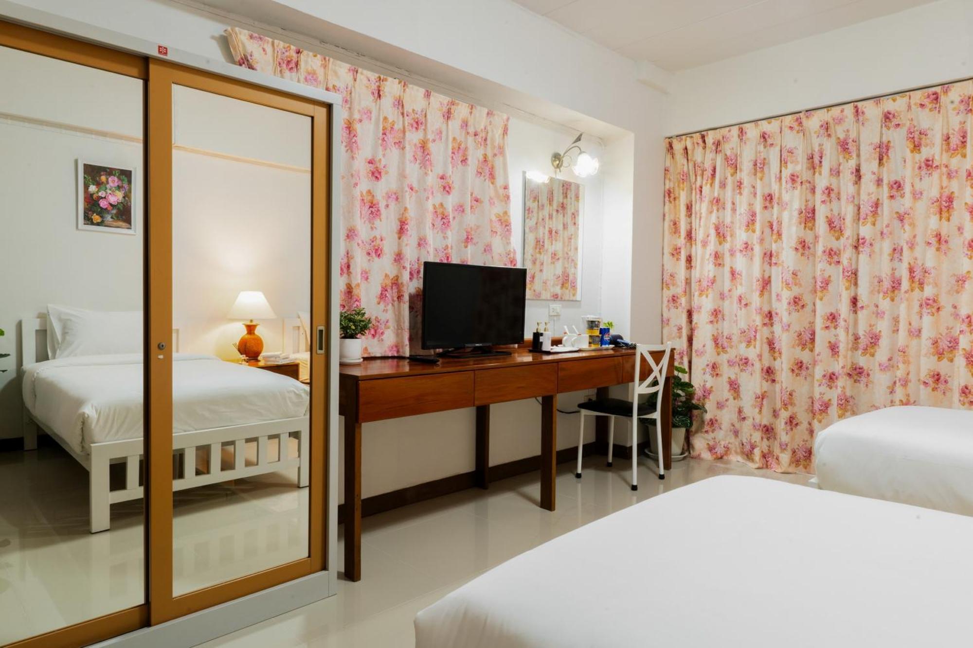Nicha Residence Hotel Bangkok Luaran gambar