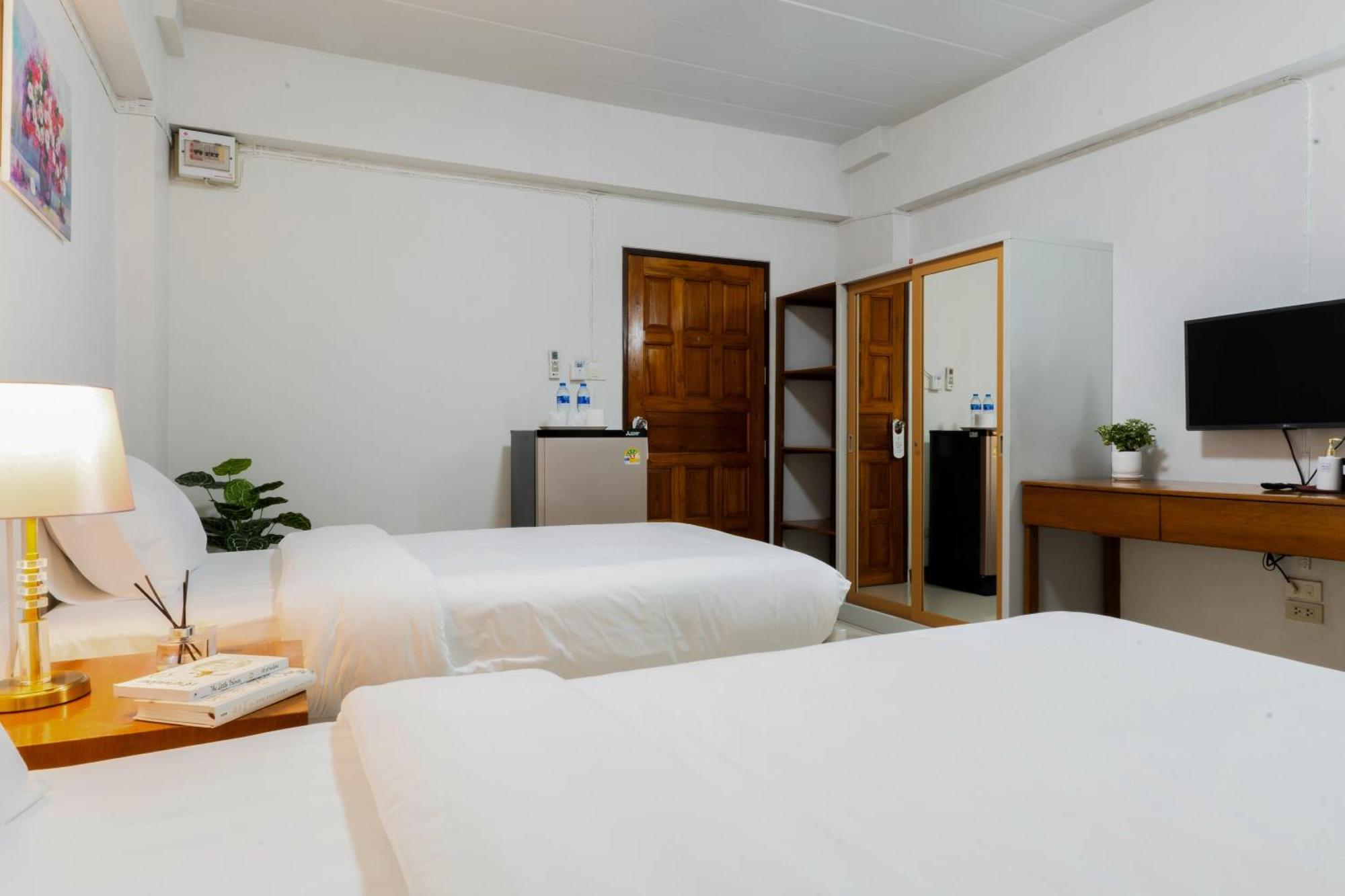 Nicha Residence Hotel Bangkok Luaran gambar
