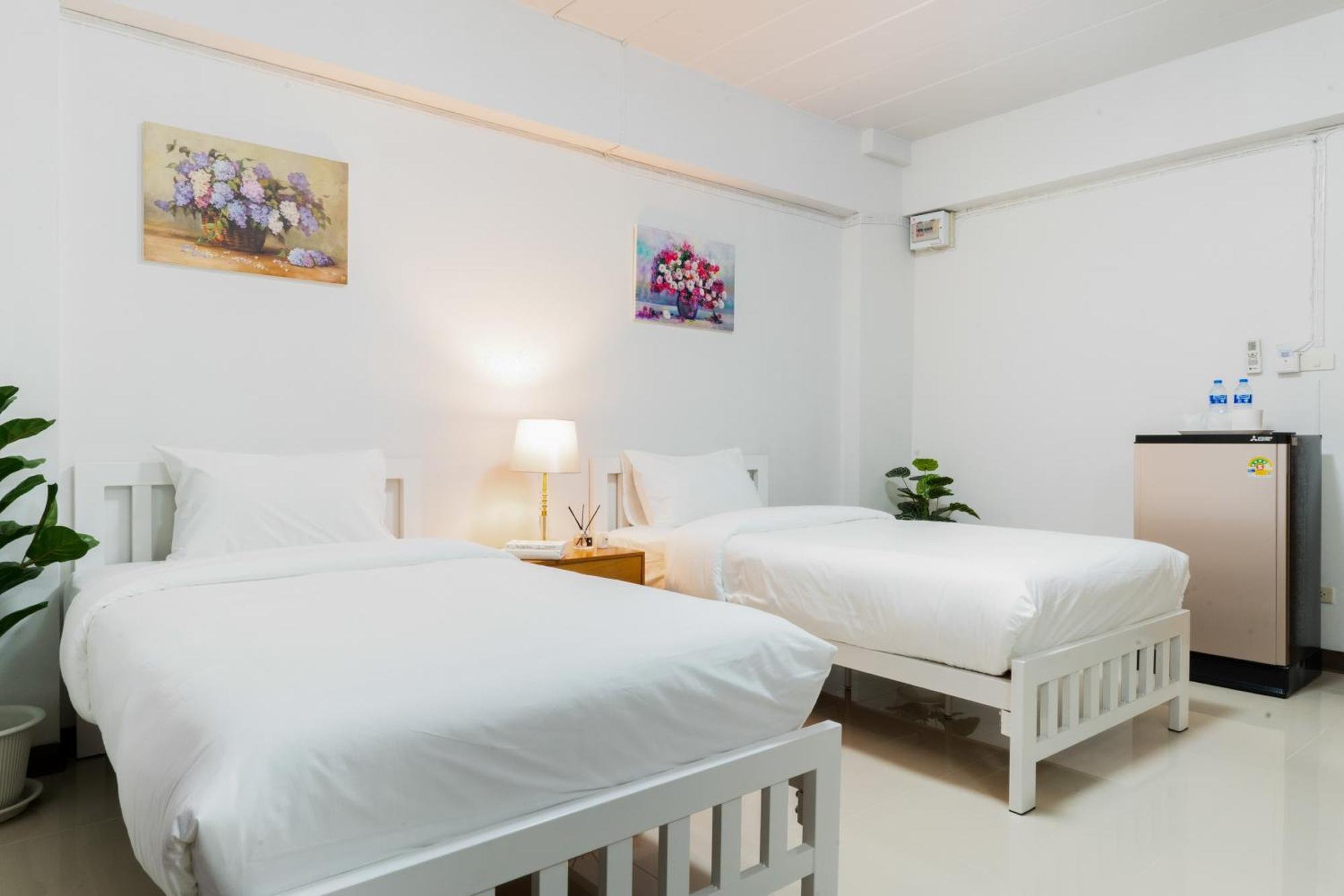 Nicha Residence Hotel Bangkok Luaran gambar